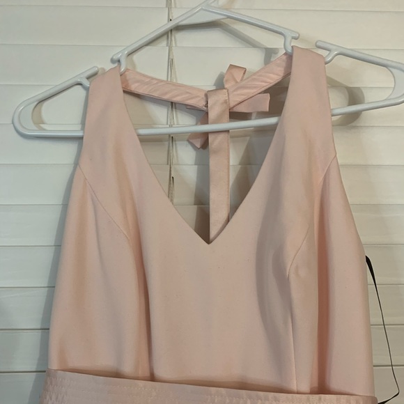 Vera Wang V NECK HALTER GOWN - Blush - Size 4 - Picture 4 of 4